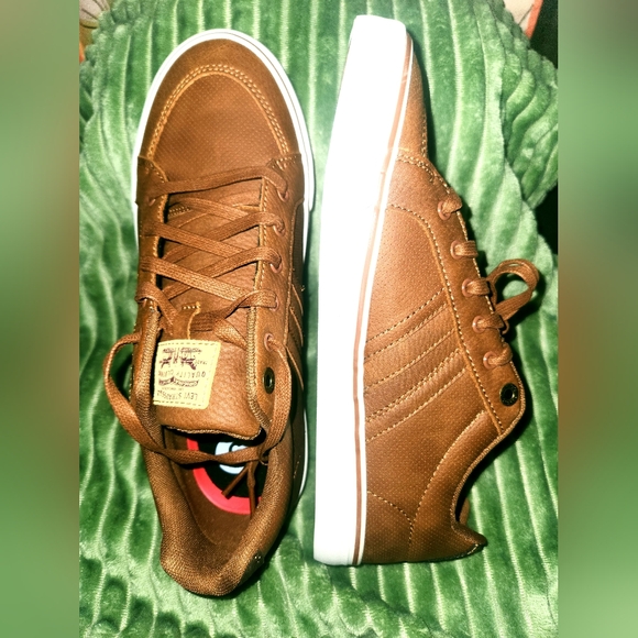 Levi's Men's Brown Sneakers Size 9. - Picture 6 of 15
